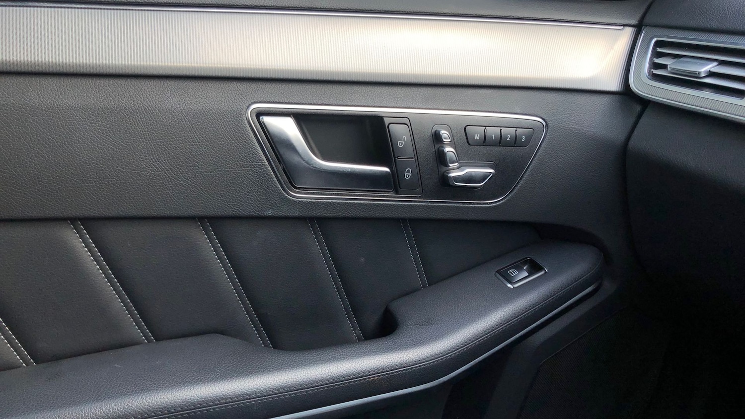 Used Mercedes-Benz E Class 2015 for sale - 76418628: Photo 30