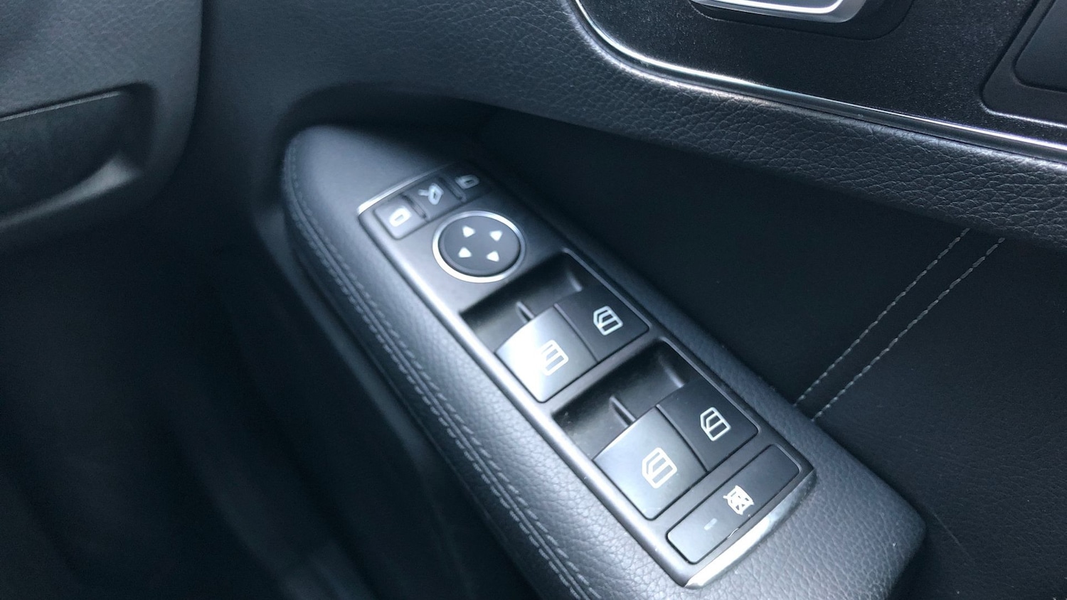 Used Mercedes-Benz E Class 2015 for sale - 76418628: Photo 31