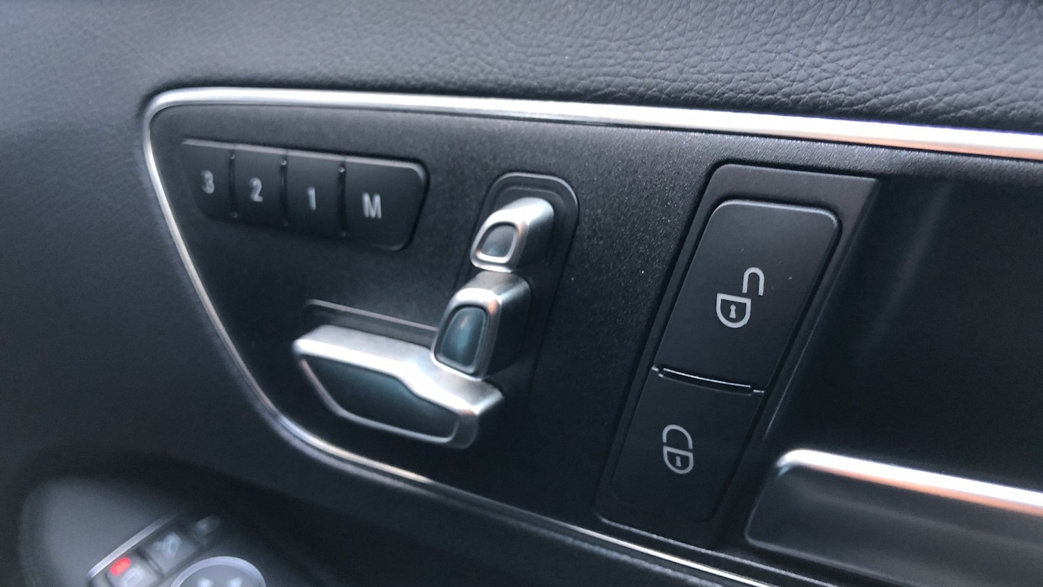 Used Mercedes-Benz E Class 2015 for sale - 76418628: Photo 32