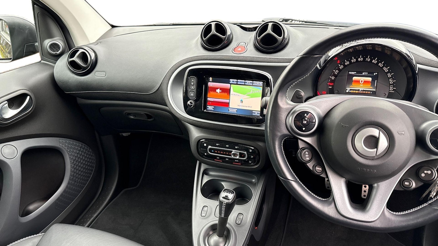 Used smart fortwo 2018 for sale - 77382194: Photo 10