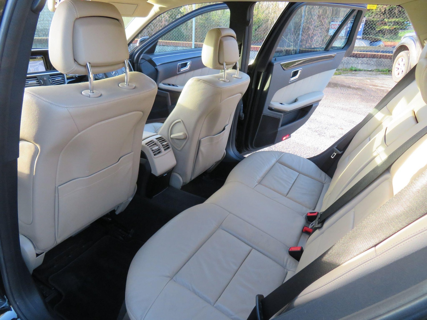 Used Mercedes-Benz E Class 2010 for sale - 77016153: Photo 14