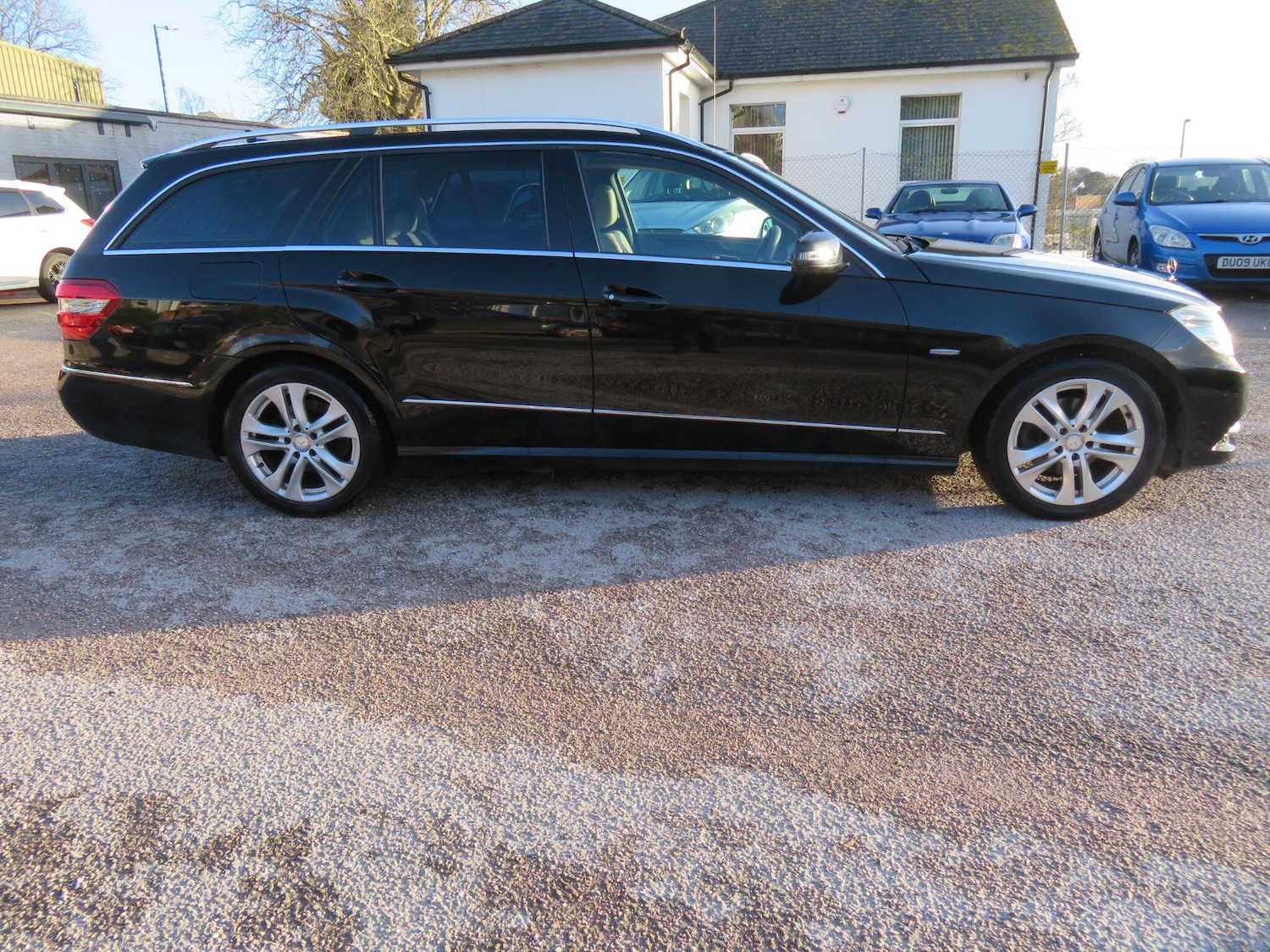 Used Mercedes-Benz E Class 2010 for sale - 77016153: Photo 2