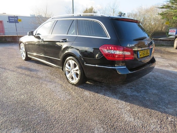 Used Mercedes-Benz E Class 2010 for sale - 77016153: Photo