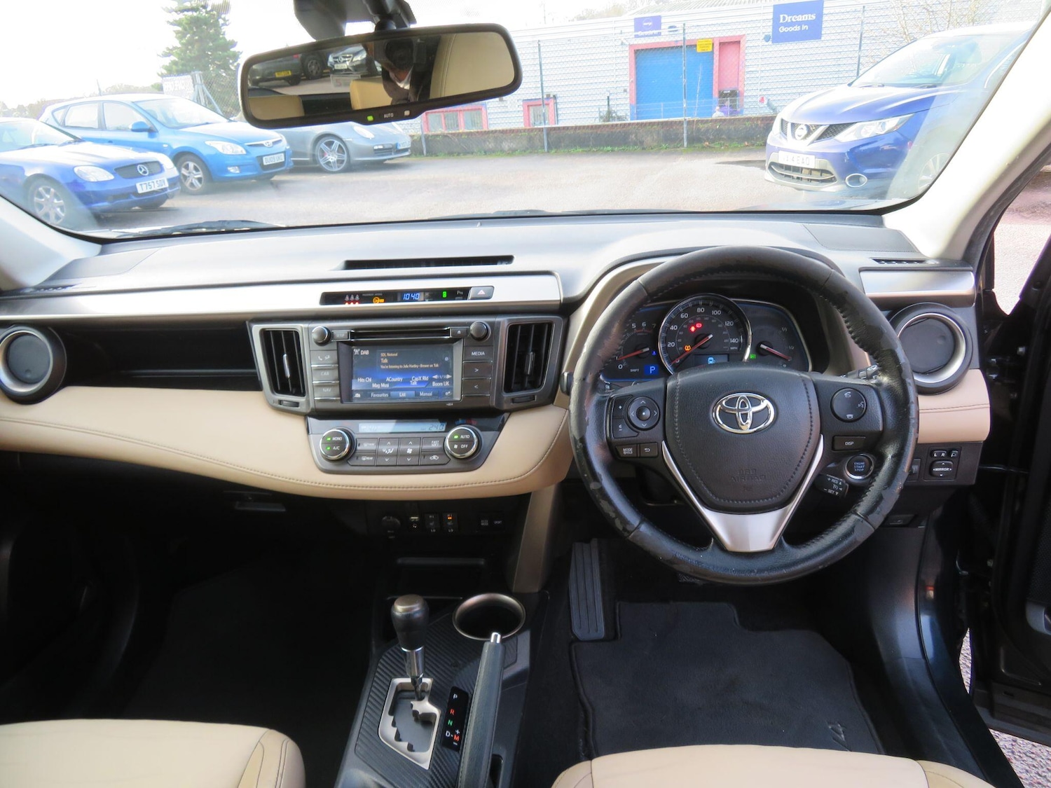 Used Toyota RAV4 2015 for sale - 76965132: Photo 10