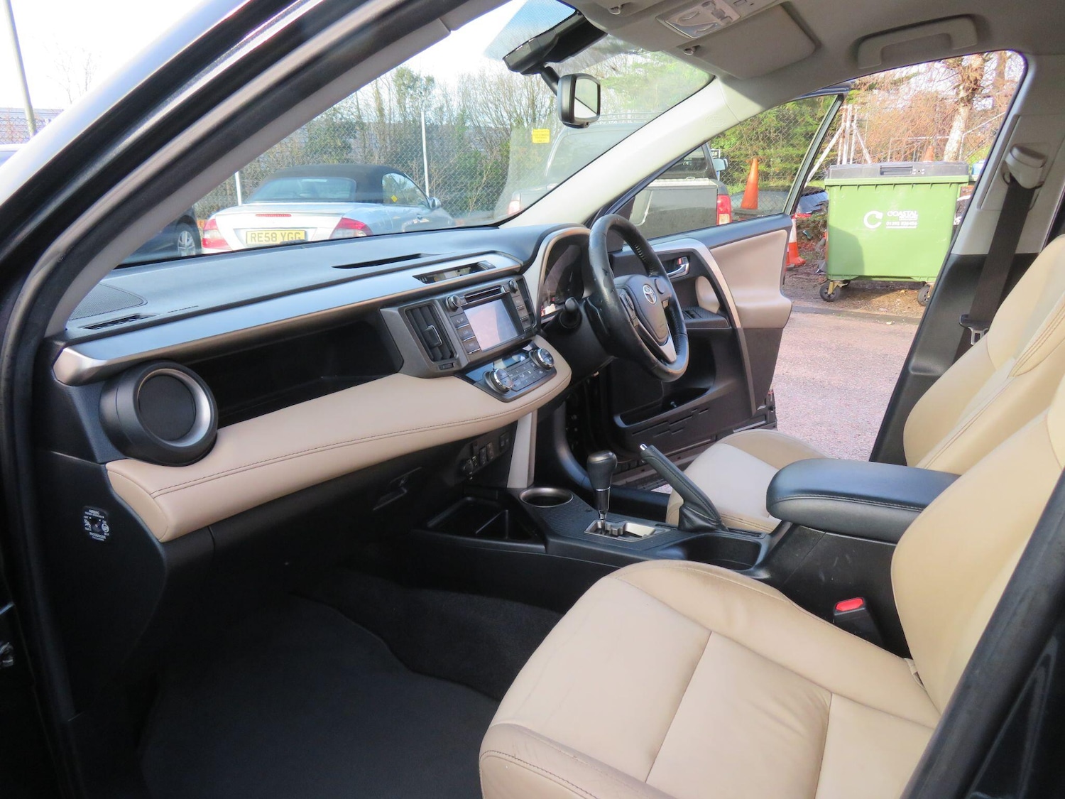 Used Toyota RAV4 2015 for sale - 76965132: Photo 13