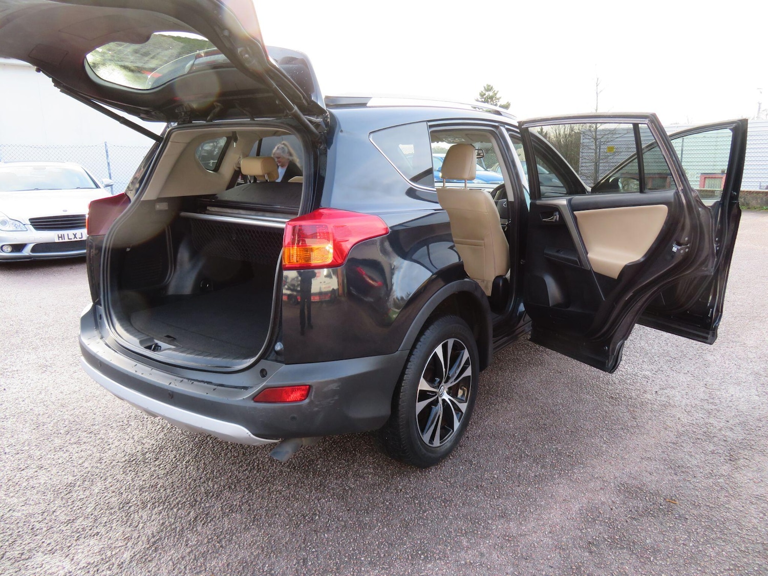 Used Toyota RAV4 2015 for sale - 76965132: Photo 15