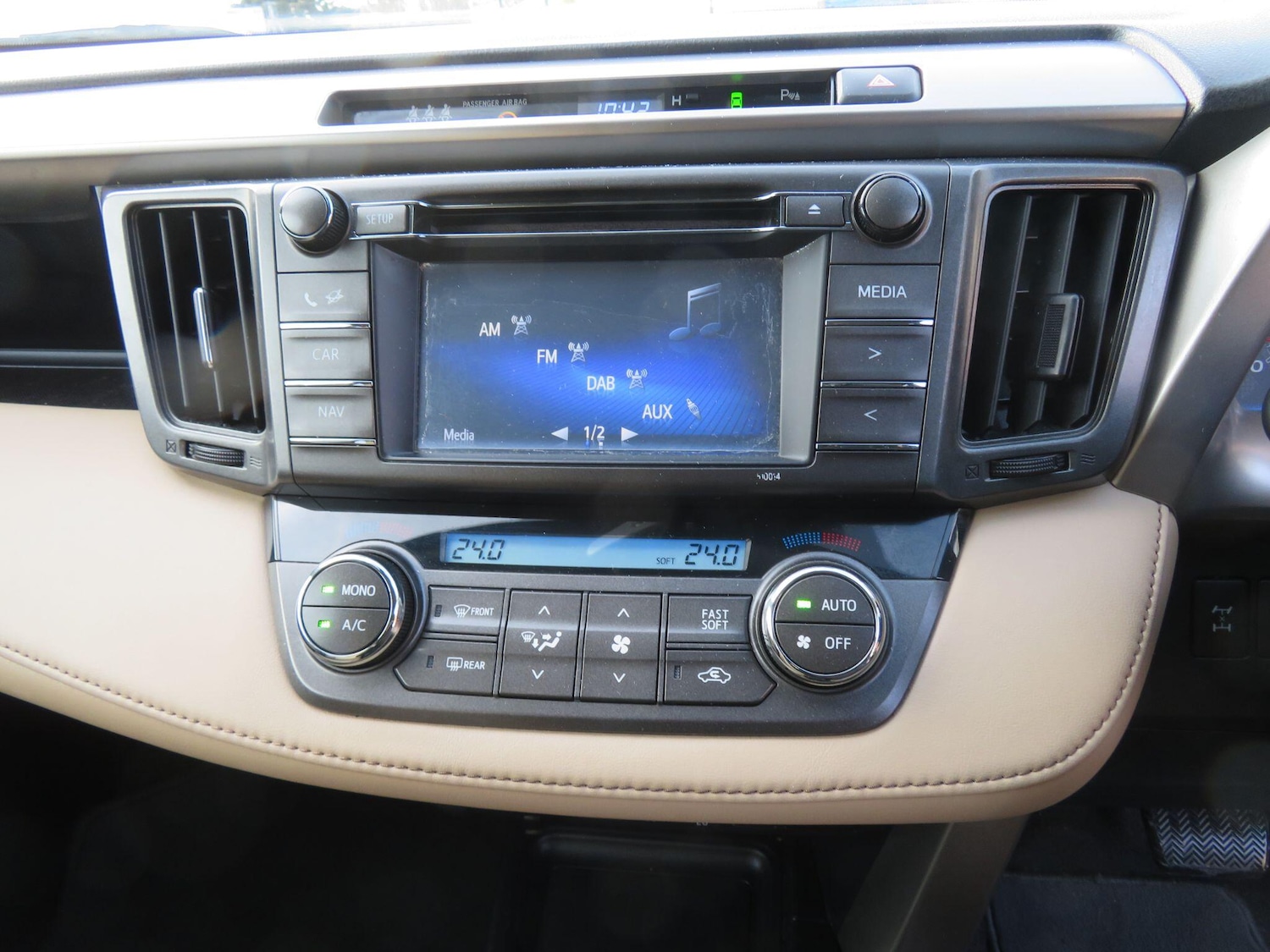 Used Toyota RAV4 2015 for sale - 76965132: Photo 17