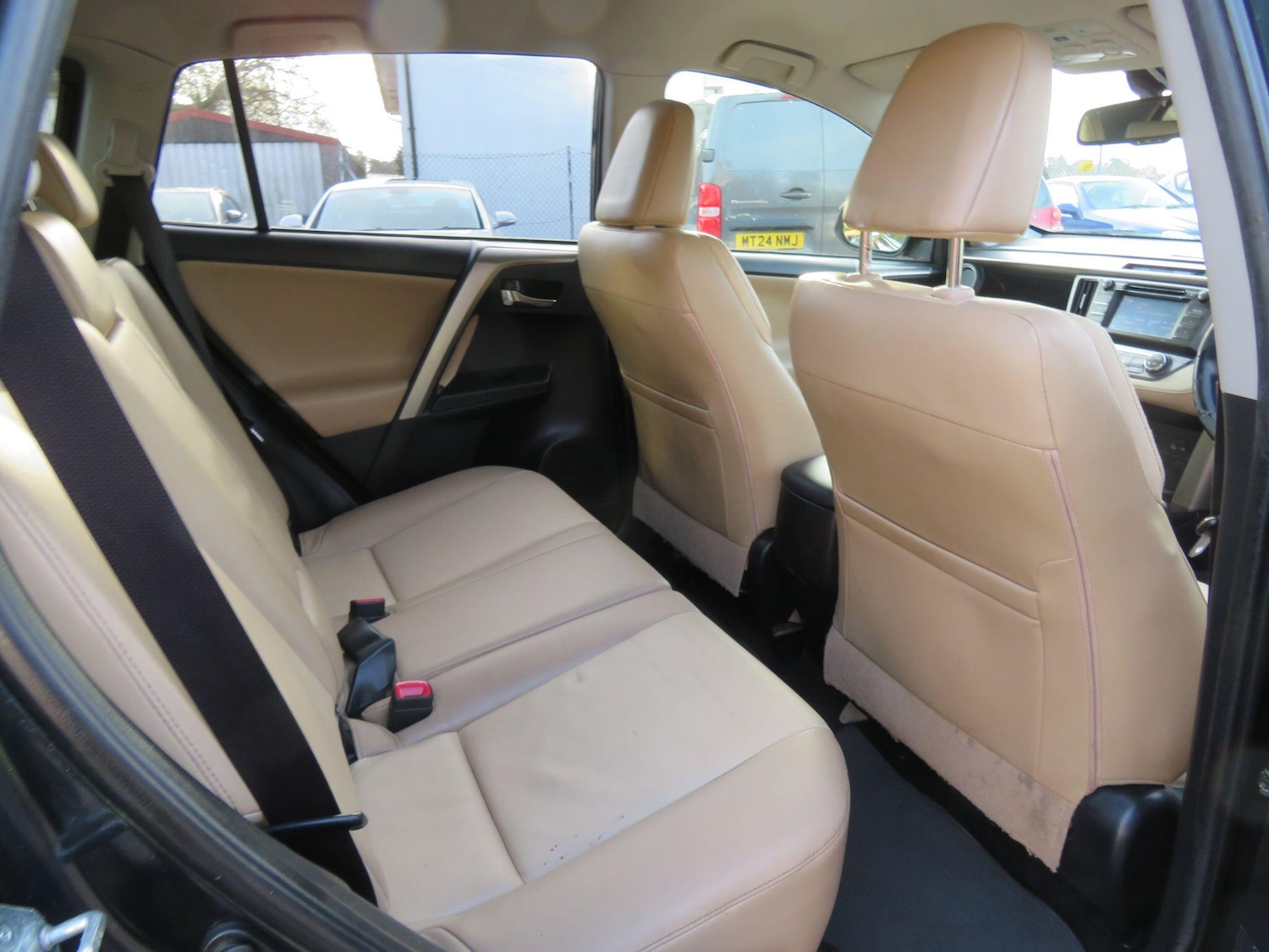 Used Toyota RAV4 2015 for sale - 76965132: Photo 9