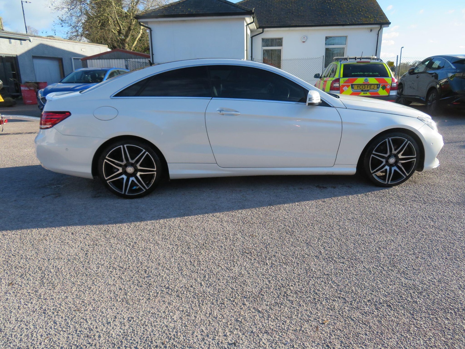 Used Mercedes-Benz E Class 2014 for sale - 76993885: Photo 2