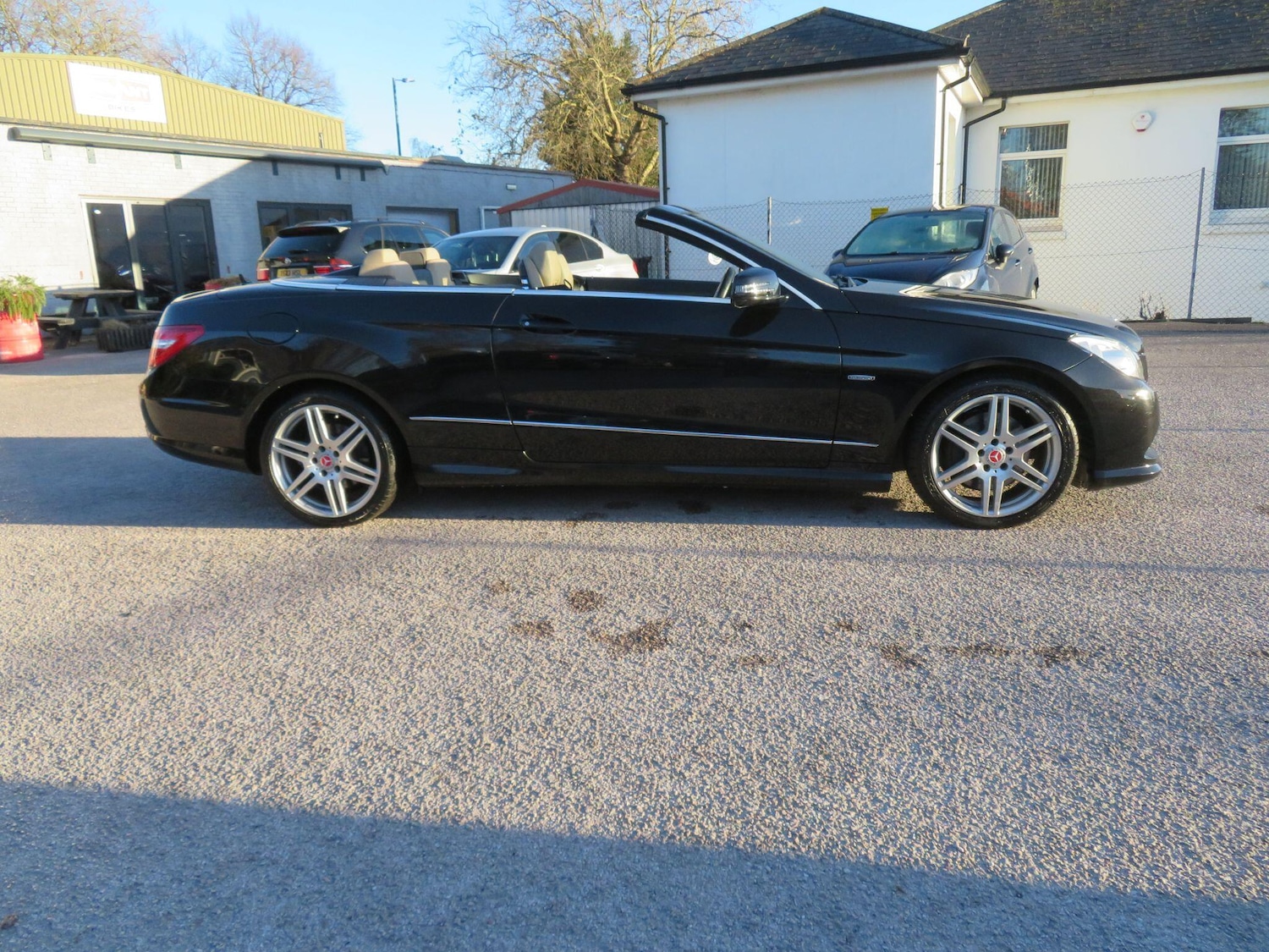 Used Mercedes-Benz E Class 2011 for sale - 76606953: Photo 2