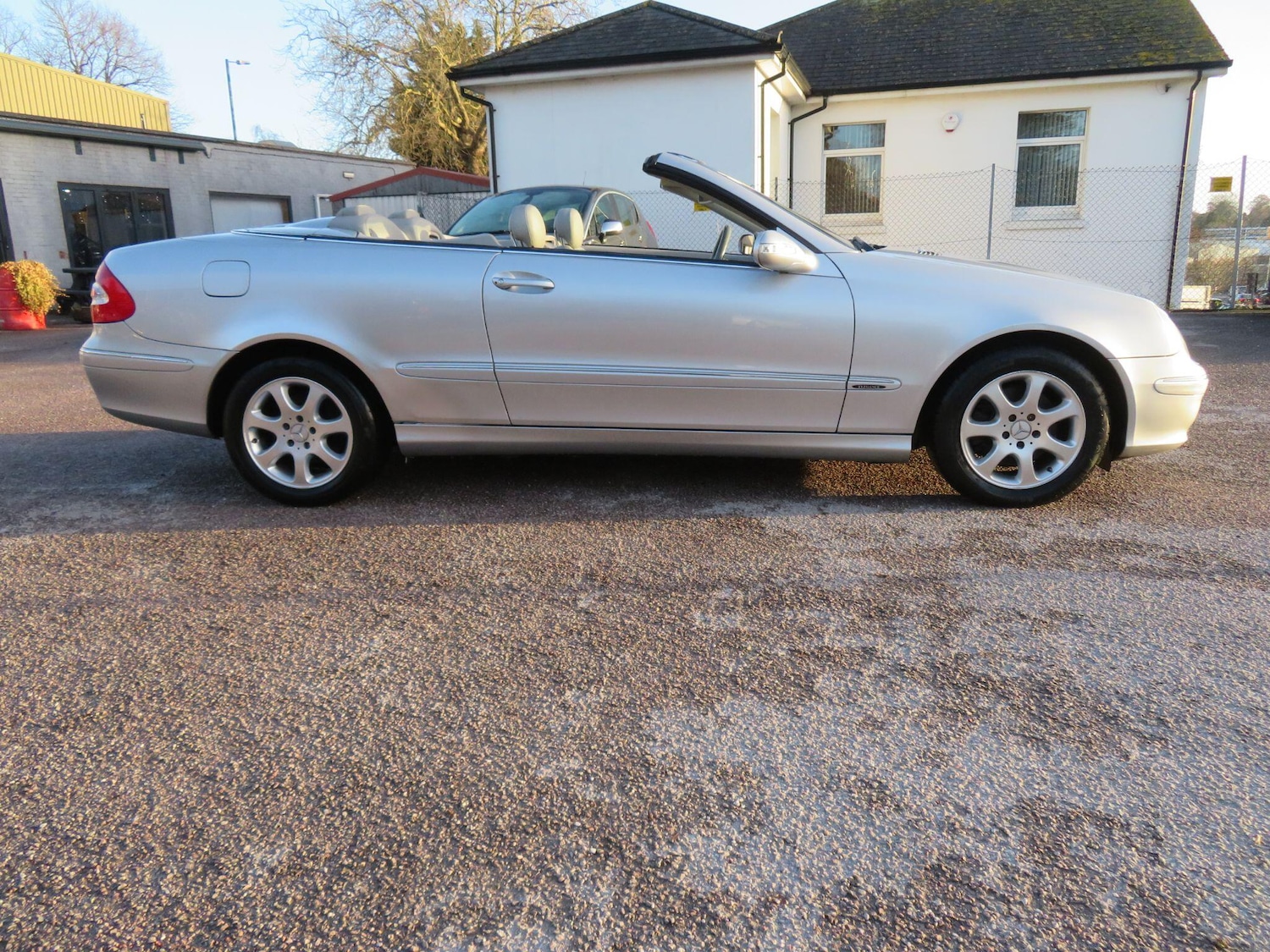 Used Mercedes-Benz CLK 2003 for sale - 76898810: Photo 2