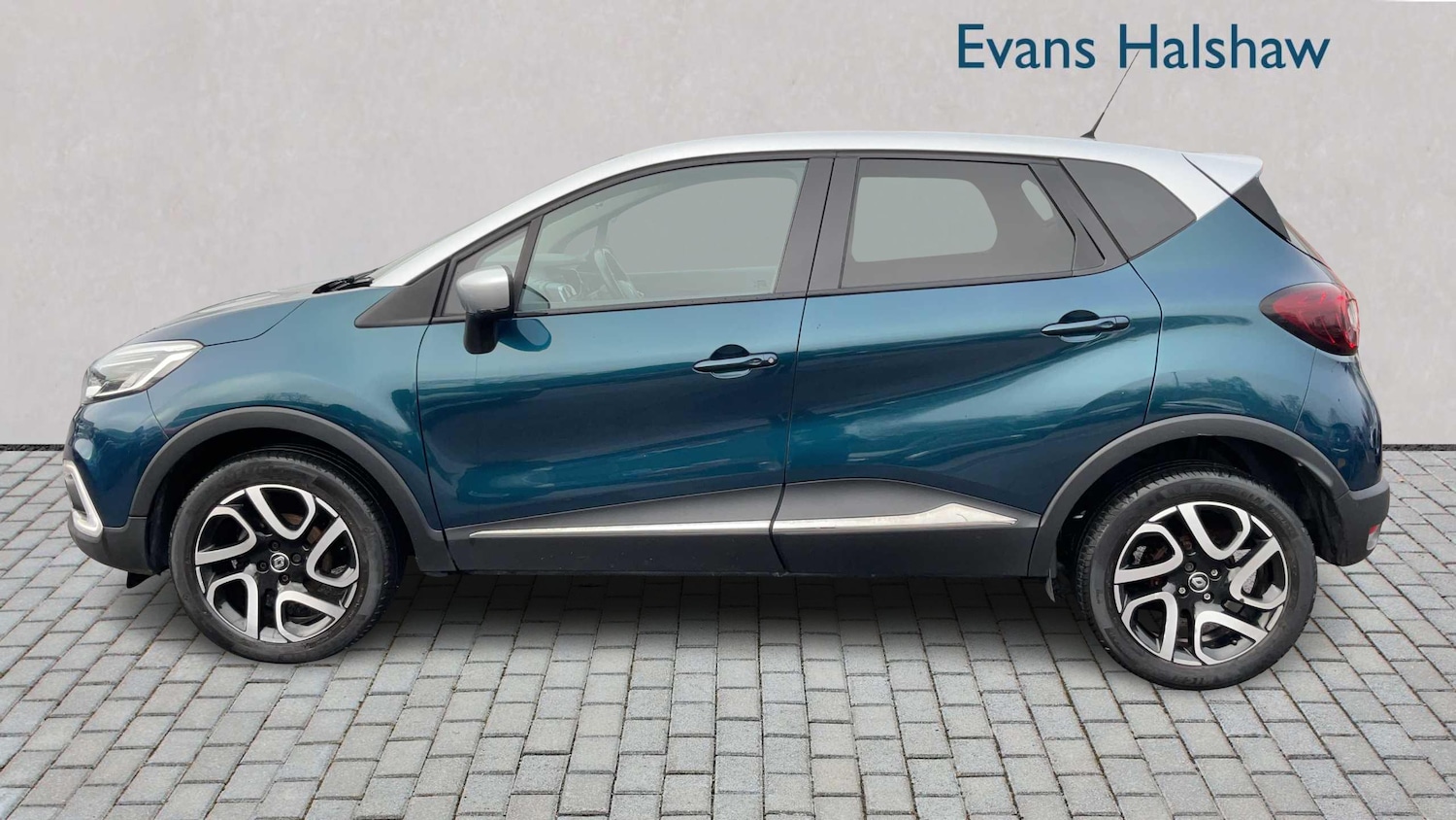 Used Renault Captur for sale - 77257497: Photo 3
