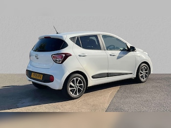 Used Hyundai i10 2018 for sale - 76125886: Photo
