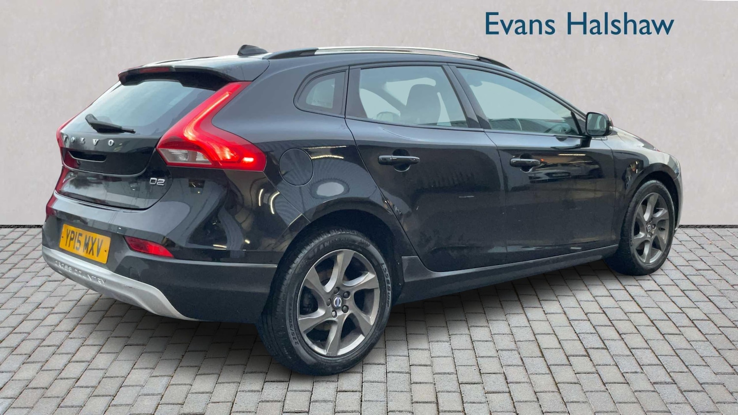 Used Volvo V40 2015 for sale - 77206410: Photo 2