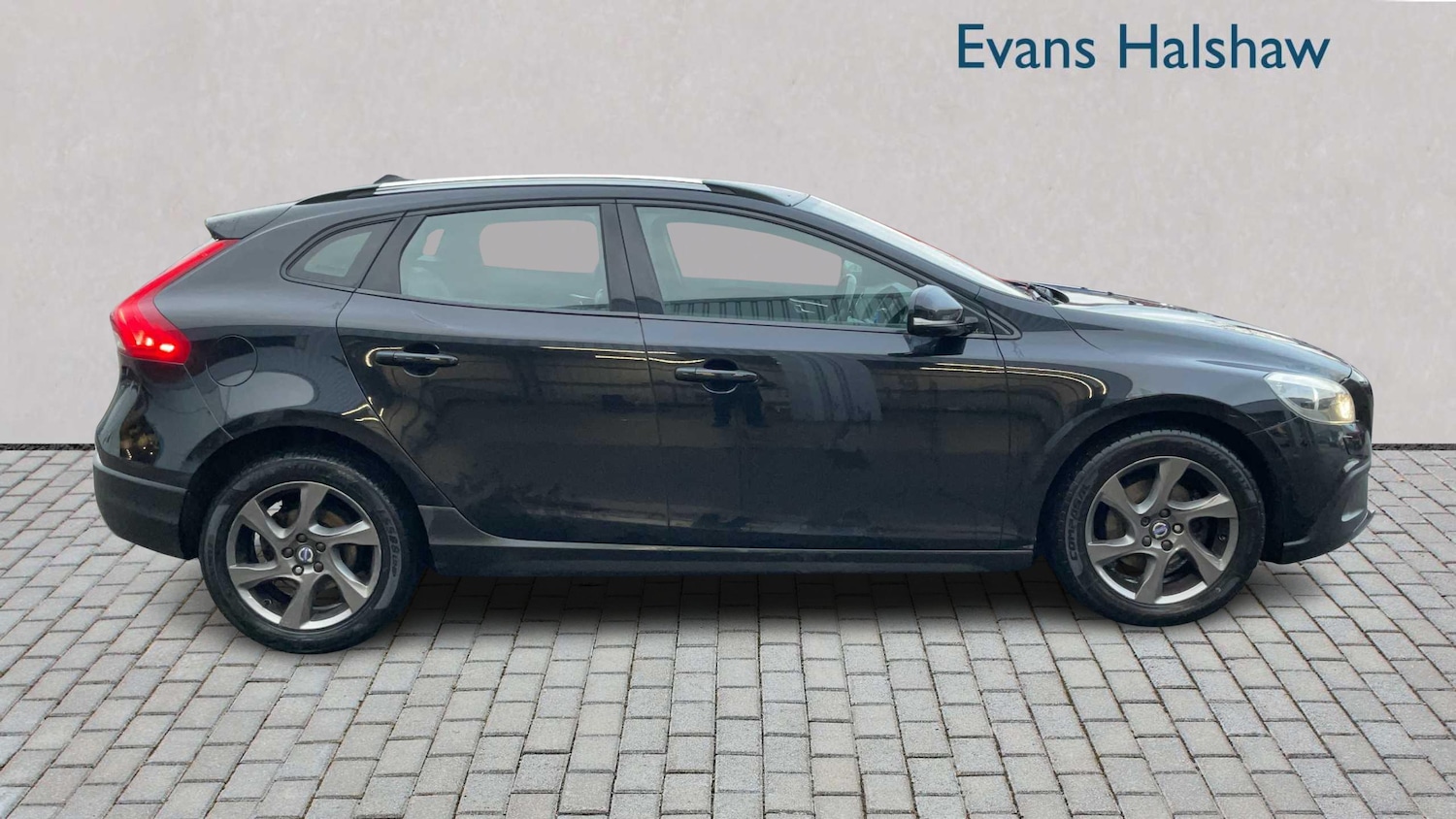 Used Volvo V40 2015 for sale - 77206410: Photo 3