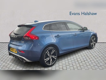 Used Volvo V40 2017 for sale - 78978677: Photo