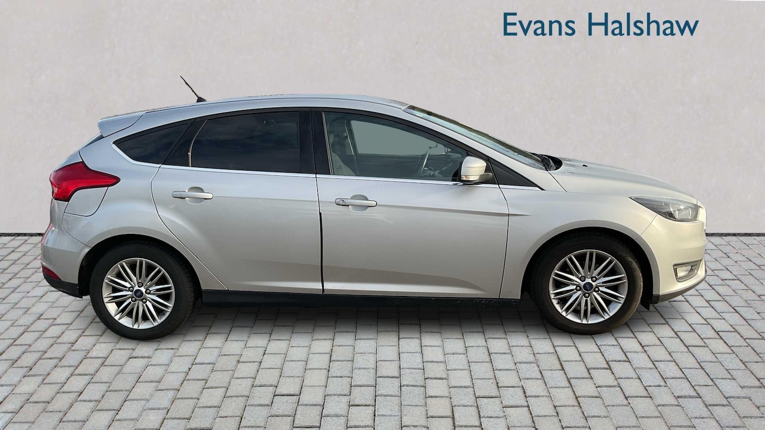 Used Ford Focus 2017 for sale - 76916086: Photo 3