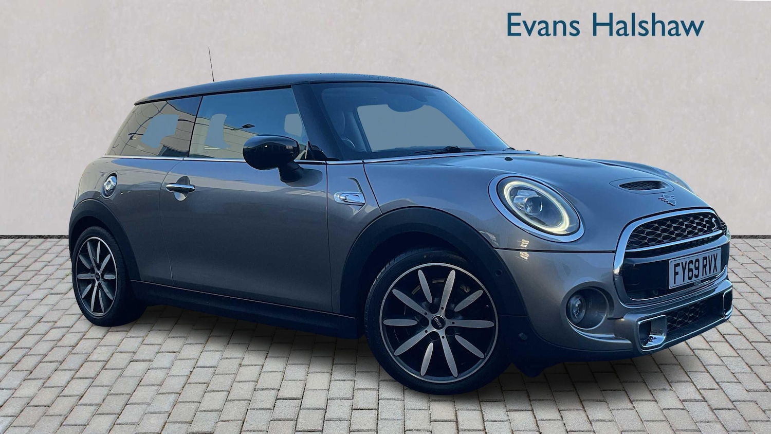 Used MINI Hatch 2019 for sale - 76648946: Photo 1