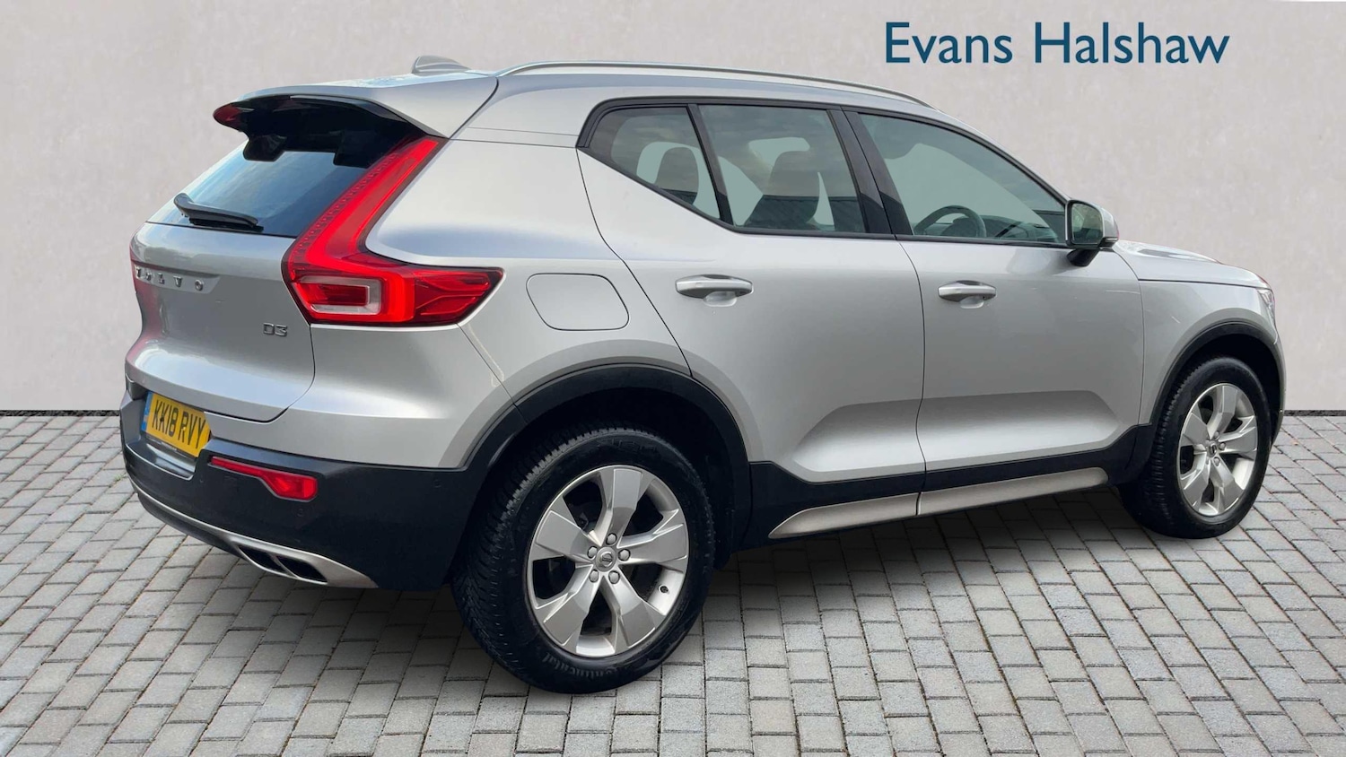 Used Volvo XC40 2018 for sale - 77206429: Photo 2