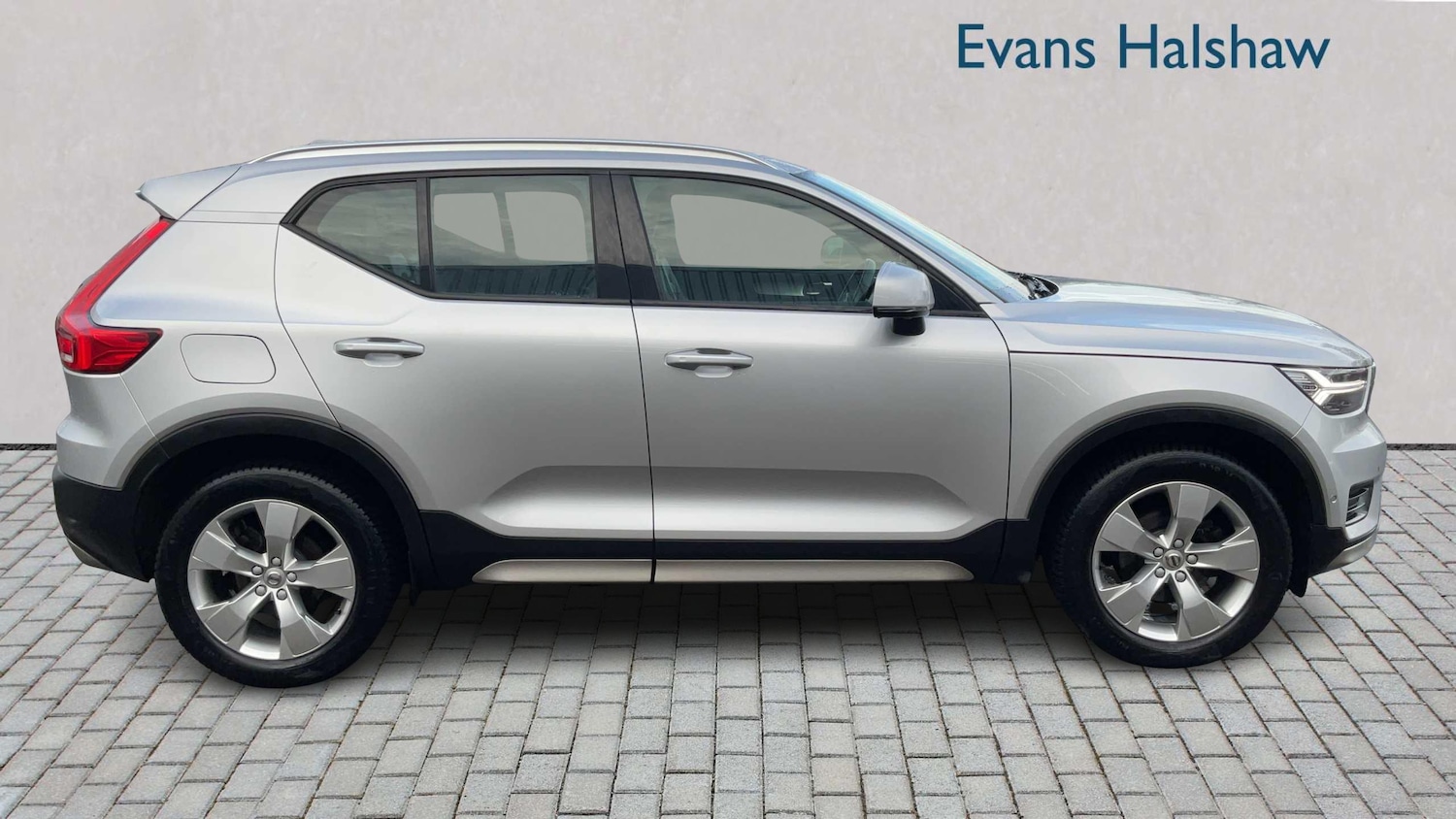 Used Volvo XC40 2018 for sale - 77206429: Photo 3