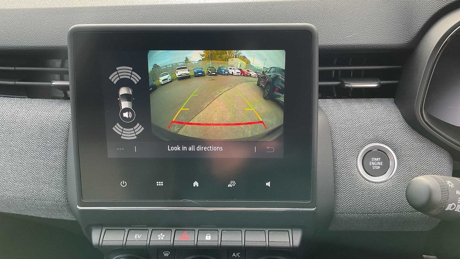 Used Renault Clio 2024 for sale - 76411373: Photo 15