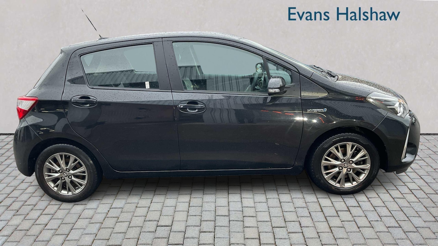 Used Toyota Yaris 2017 for sale - 76421181: Photo 3