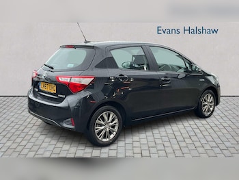 Used Toyota Yaris 2017 for sale - 76421181: Photo