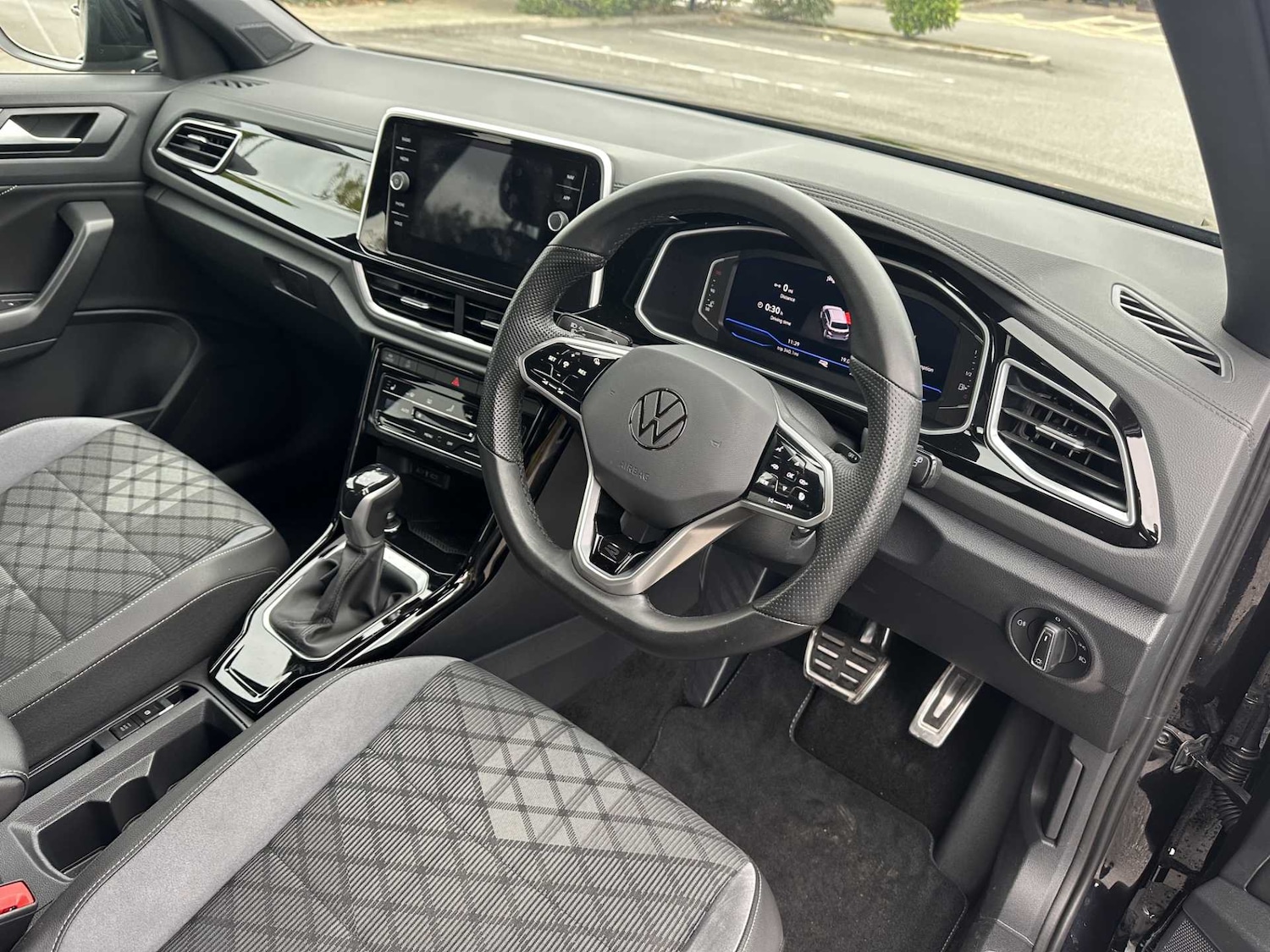 Used Volkswagen T-Roc 2023 for sale - 76401226: Photo 14