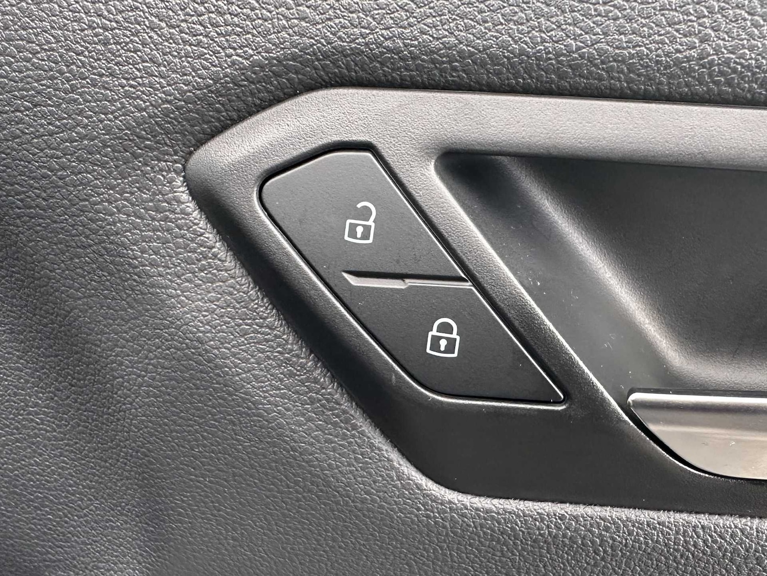 Used Volkswagen T-Roc 2023 for sale - 76401226: Photo 22