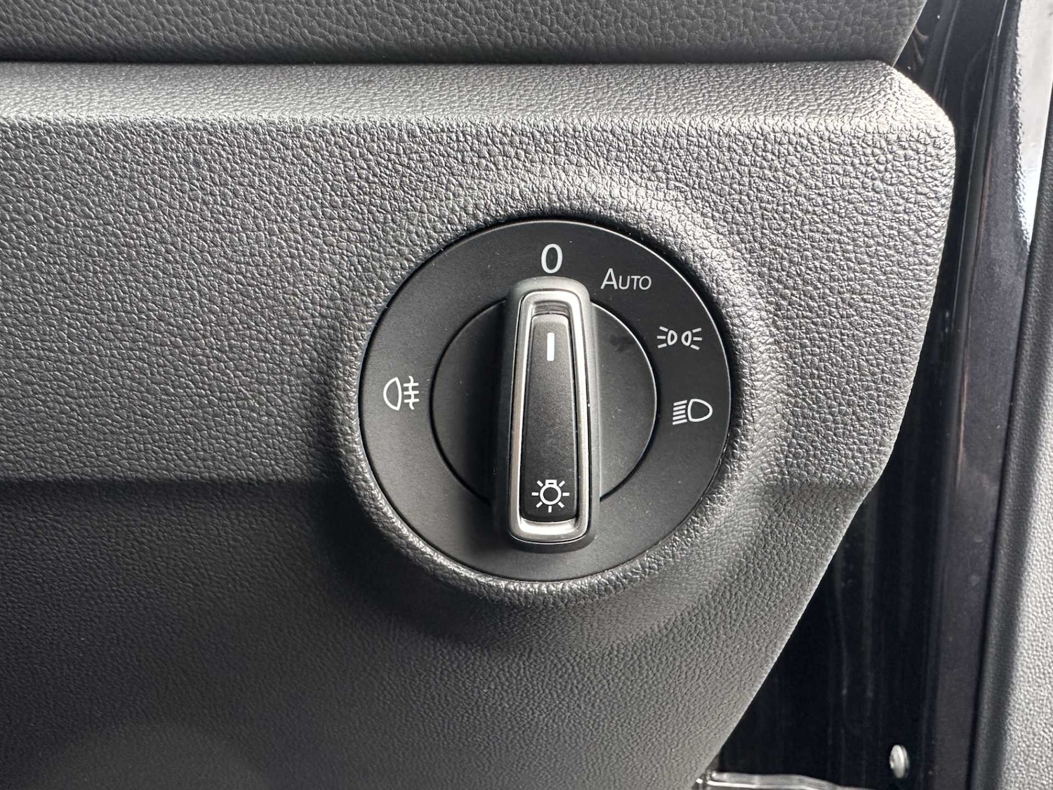 Used Volkswagen T-Roc 2023 for sale - 76401226: Photo 24