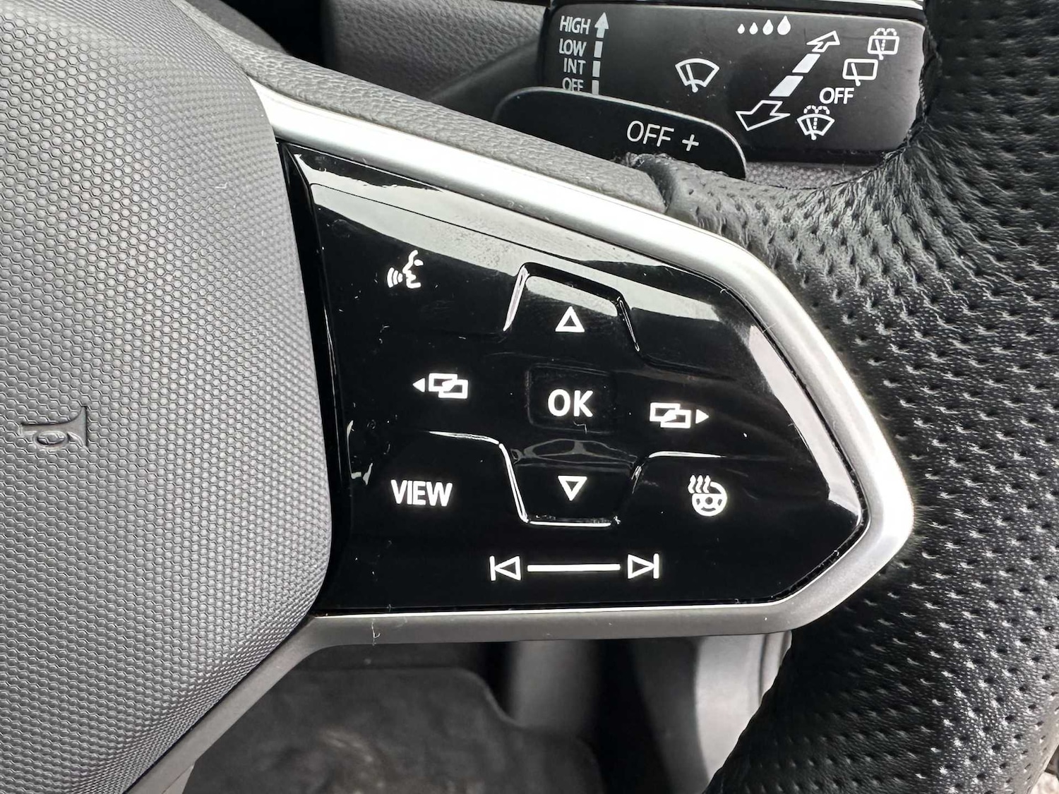 Used Volkswagen T-Roc 2023 for sale - 76401226: Photo 26