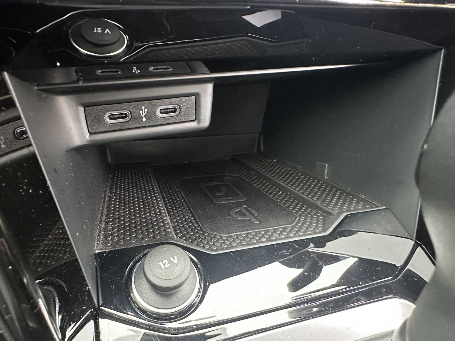 Used Volkswagen T-Roc 2023 for sale - 76401226: Photo 31