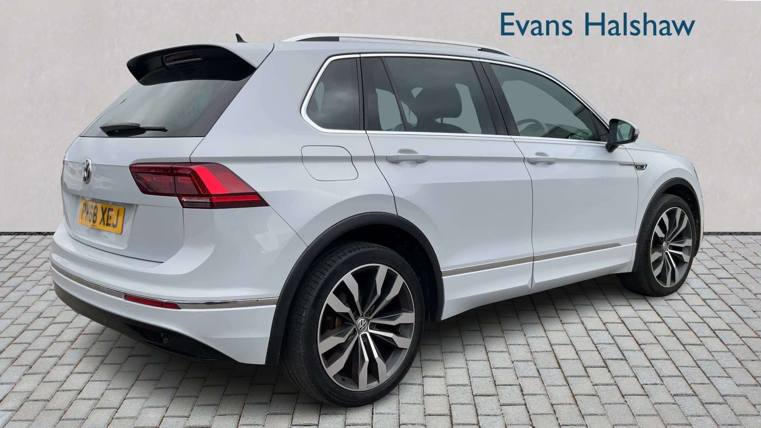 Used Volkswagen Tiguan for sale - 77827542: Photo 2