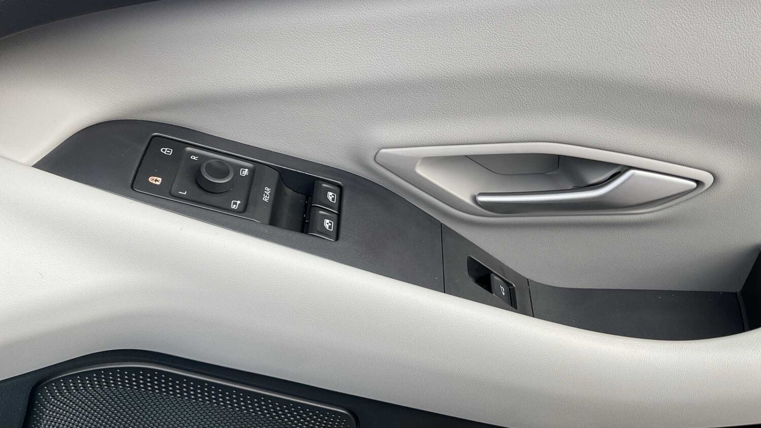 Used Ford Explorer 2024 for sale - 76192071: Photo 32