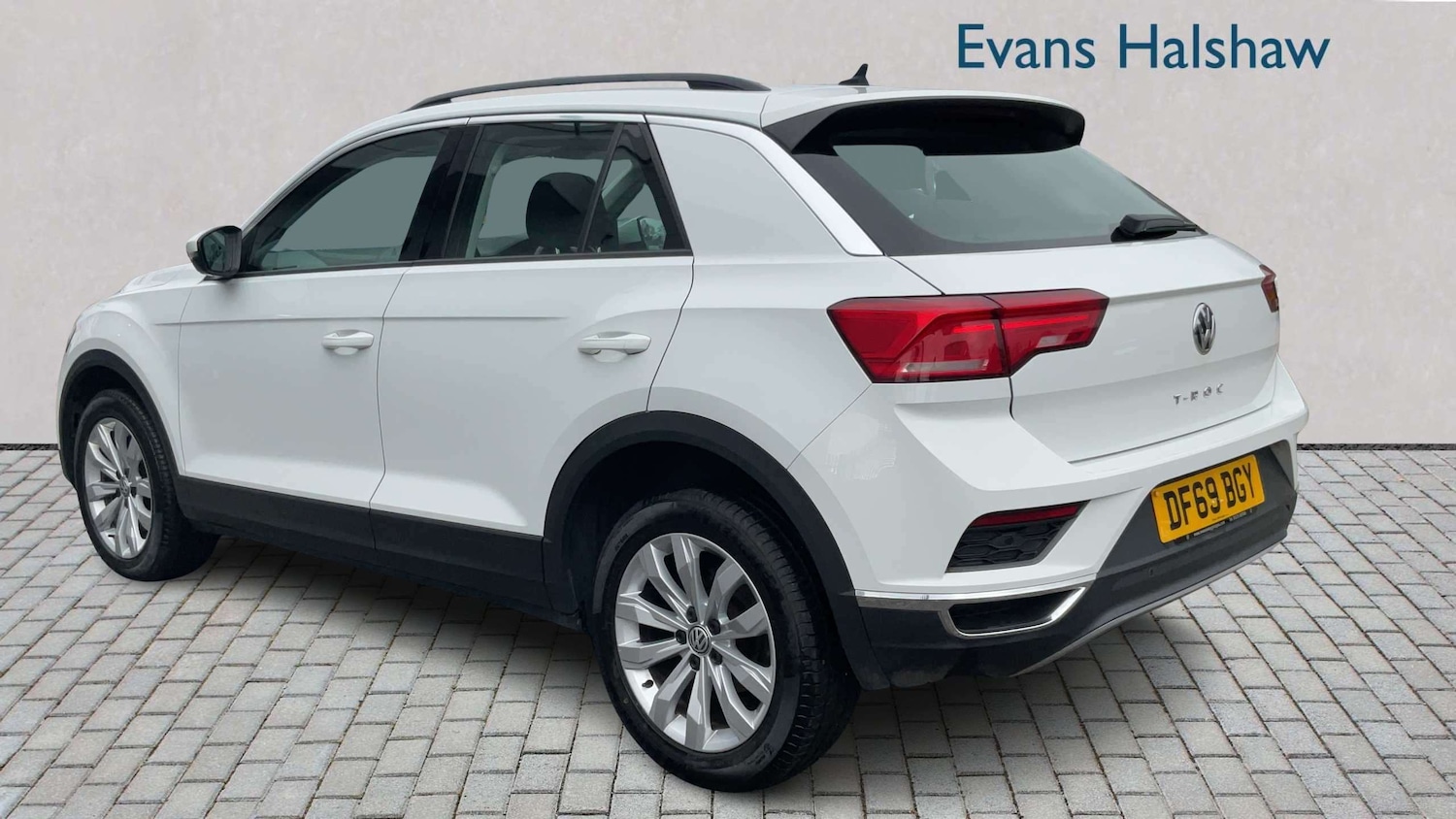 Used Volkswagen T-Roc 2019 for sale - 77648888: Photo 2