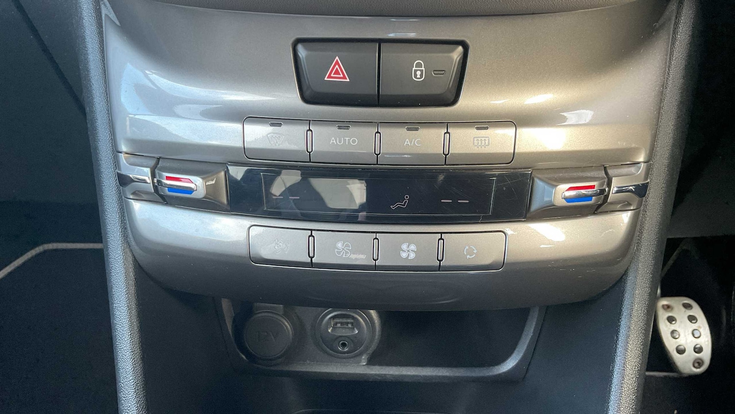 Used Peugeot 208 2014 for sale - 75931049: Photo 15