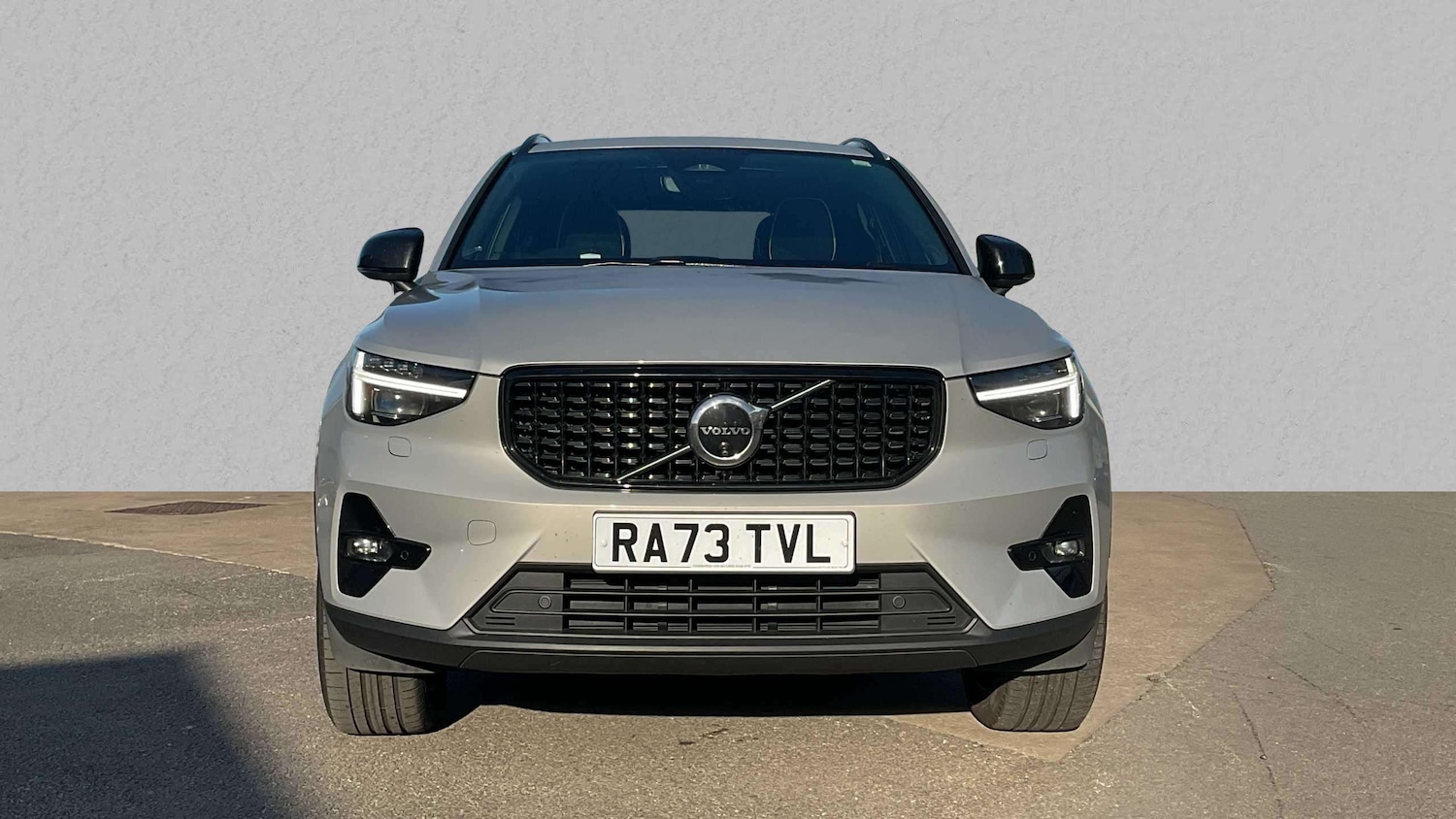 Used Volvo XC40 2024 for sale - 76125869: Photo 2
