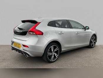 Used Volvo V40 2018 for sale - 75813617: Photo
