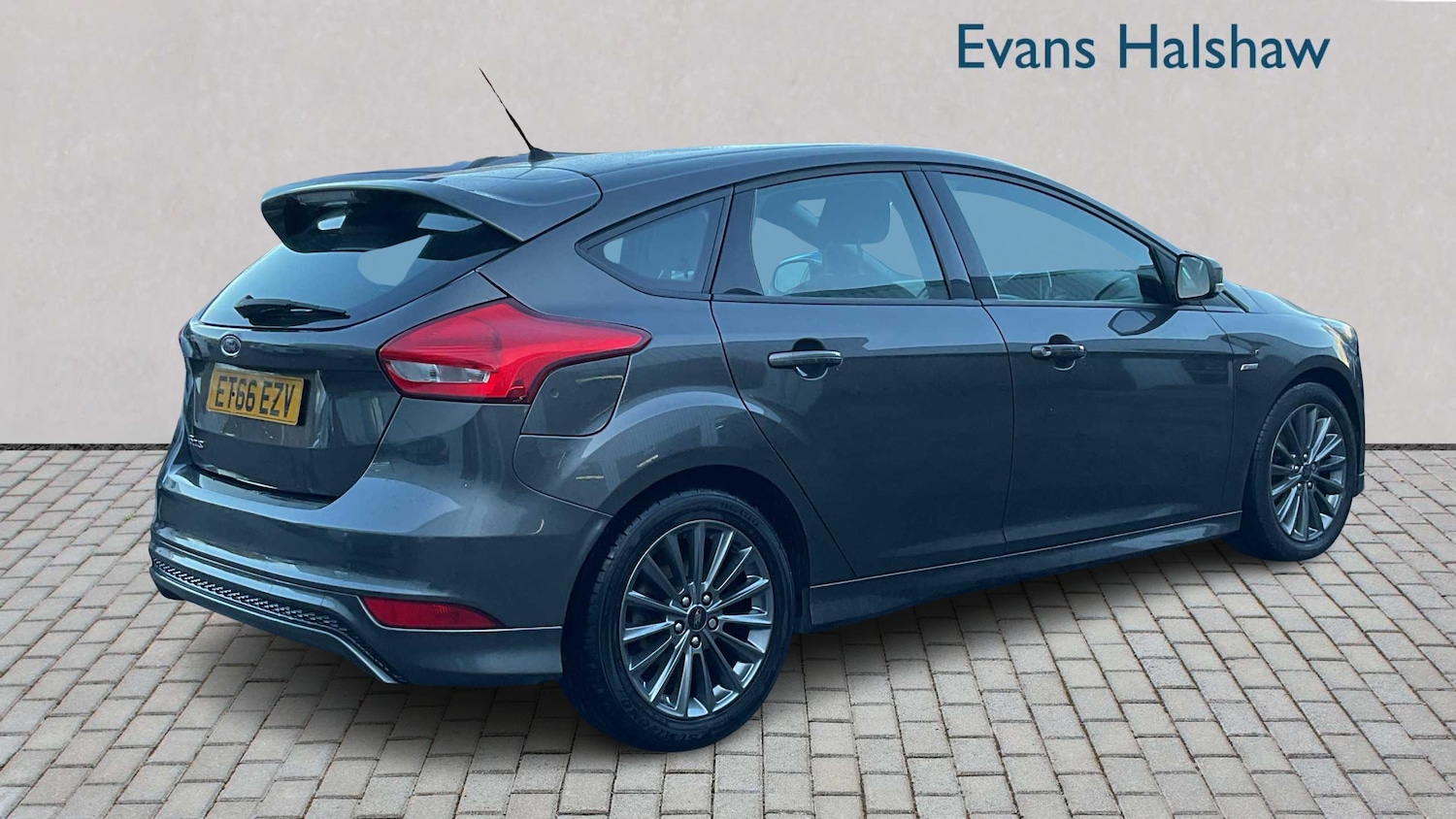 Used Ford Focus 2017 for sale - 76648908: Photo 4