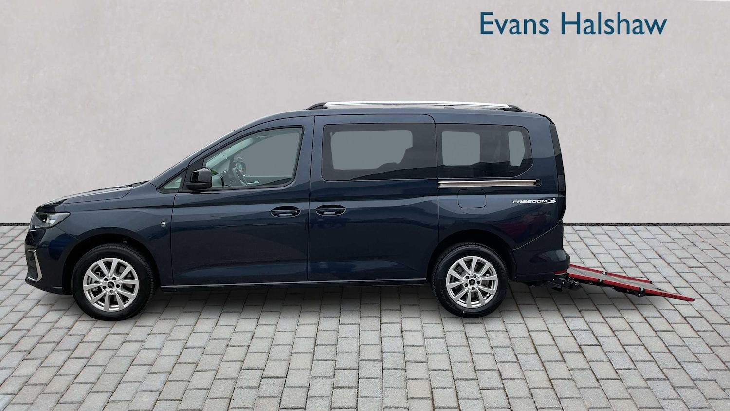 Used Ford Tourneo Connect 2024 for sale - 76732383: Photo 4