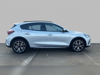 Used Ford Focus 2022 for sale - 76113421: Photo 2