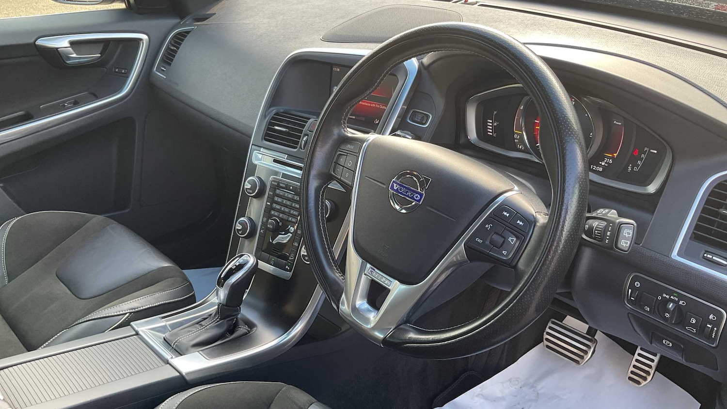 Used Volvo XC60 2017 for sale - 76242363: Photo 12