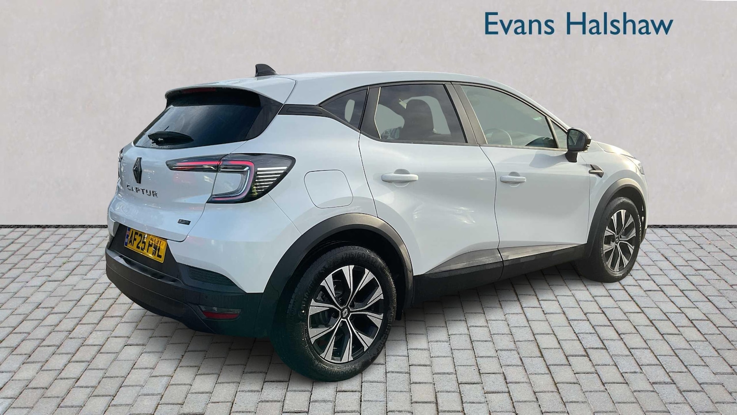 Used Renault Captur 2025 for sale - 76916141: Photo 4