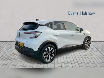 Used Renault Captur 2025 for sale - 76916141: Photo