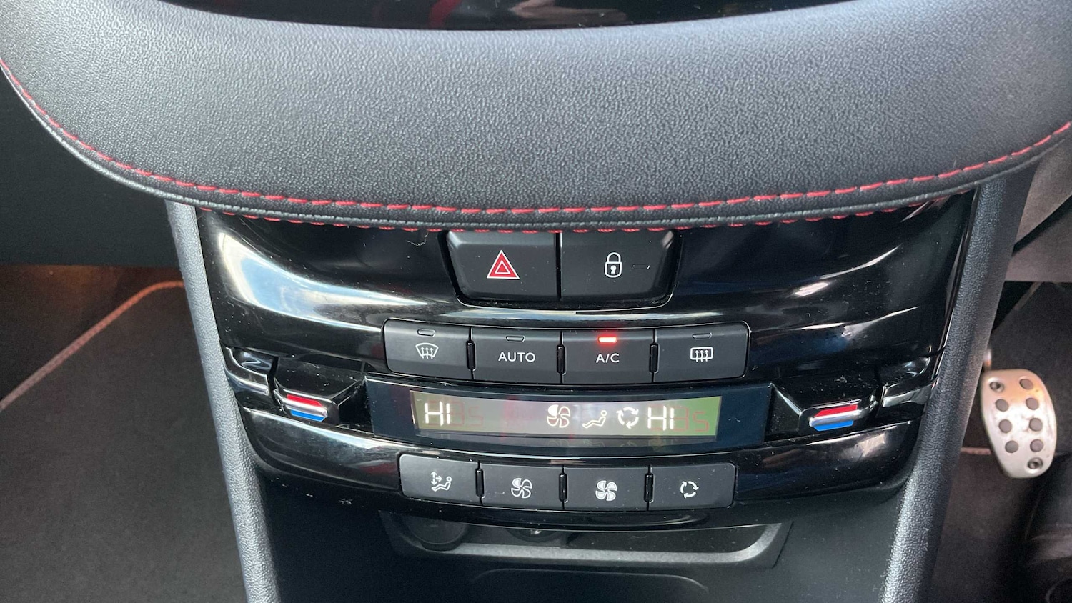 Used Peugeot 208 2017 for sale - 76902283: Photo 15