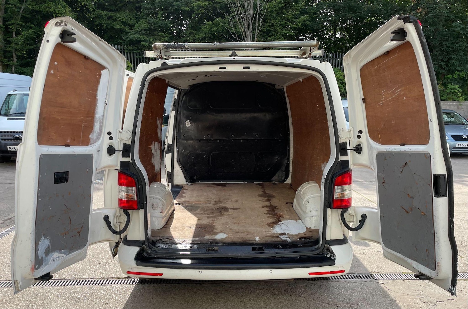 Used Volkswagen Transporter 2015 for sale - 76550300: Photo 11