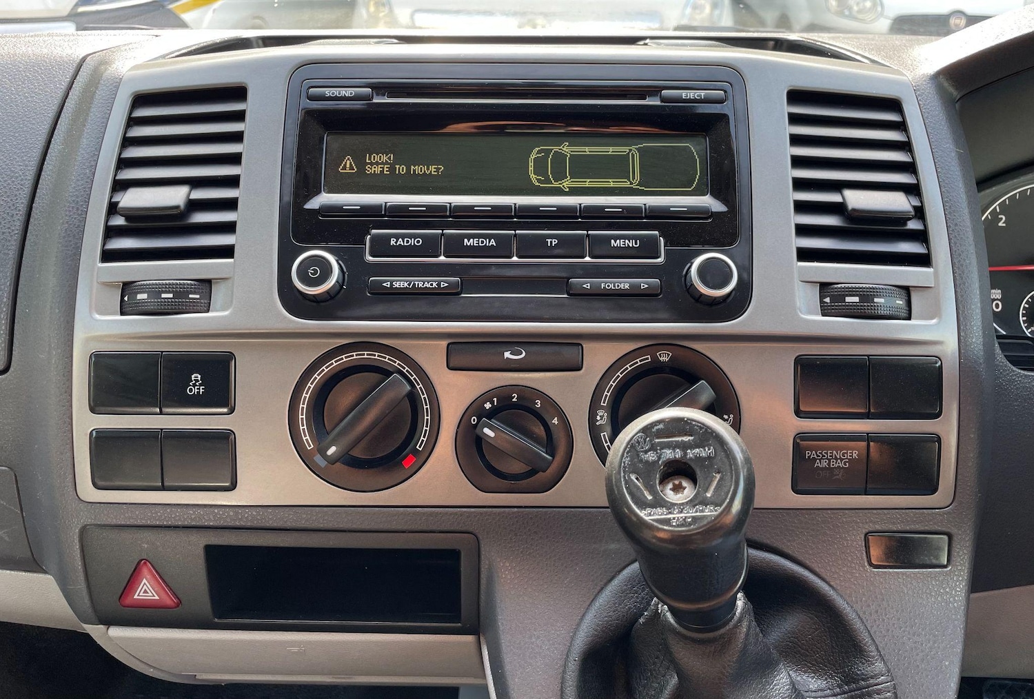 Used Volkswagen Transporter 2015 for sale - 76550300: Photo 31