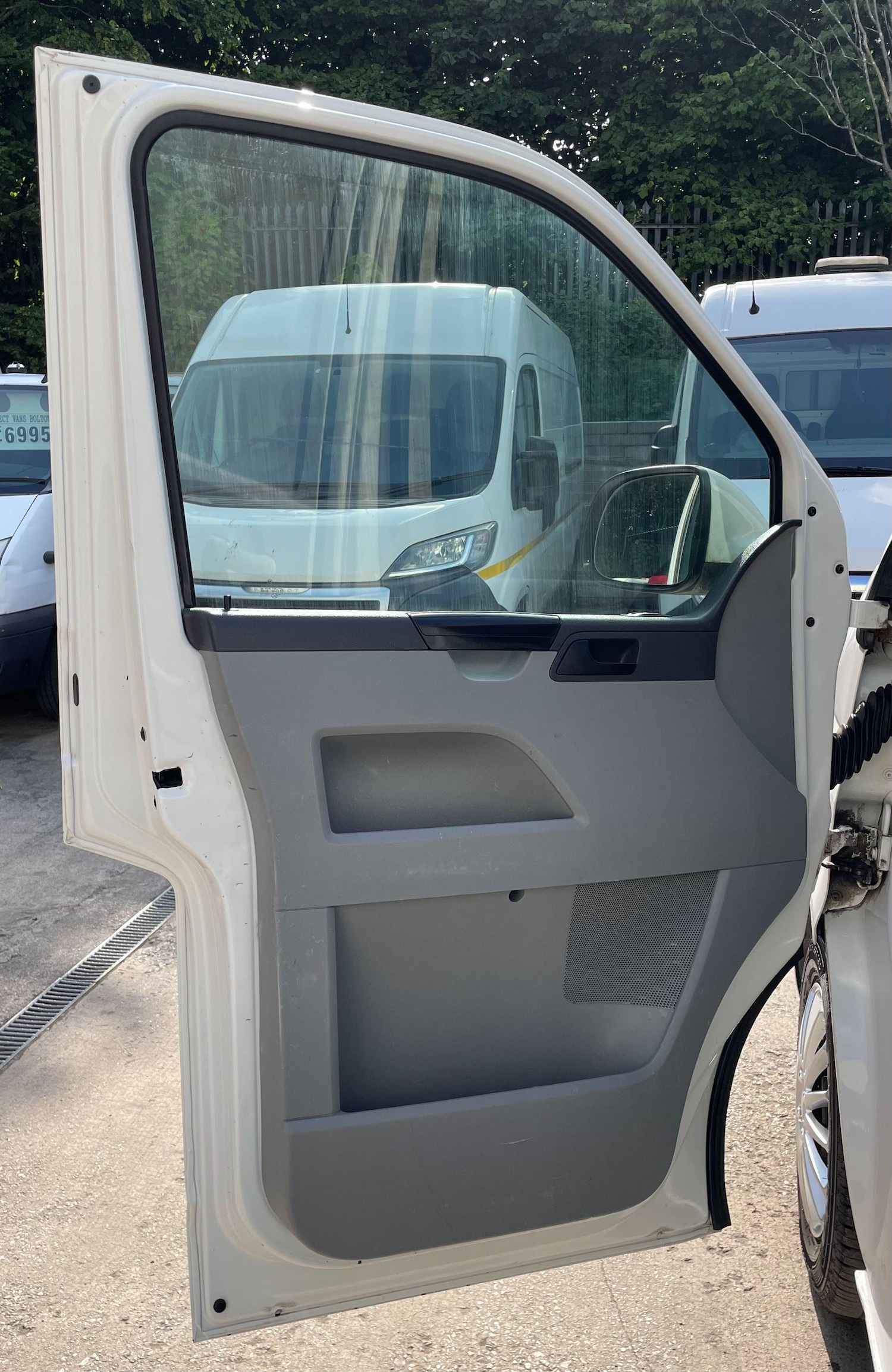 Used Volkswagen Transporter 2015 for sale - 76550300: Photo 33