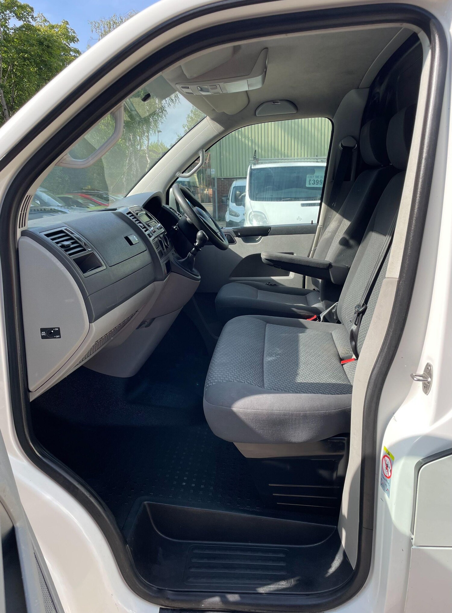 Used Volkswagen Transporter 2015 for sale - 76550300: Photo 34