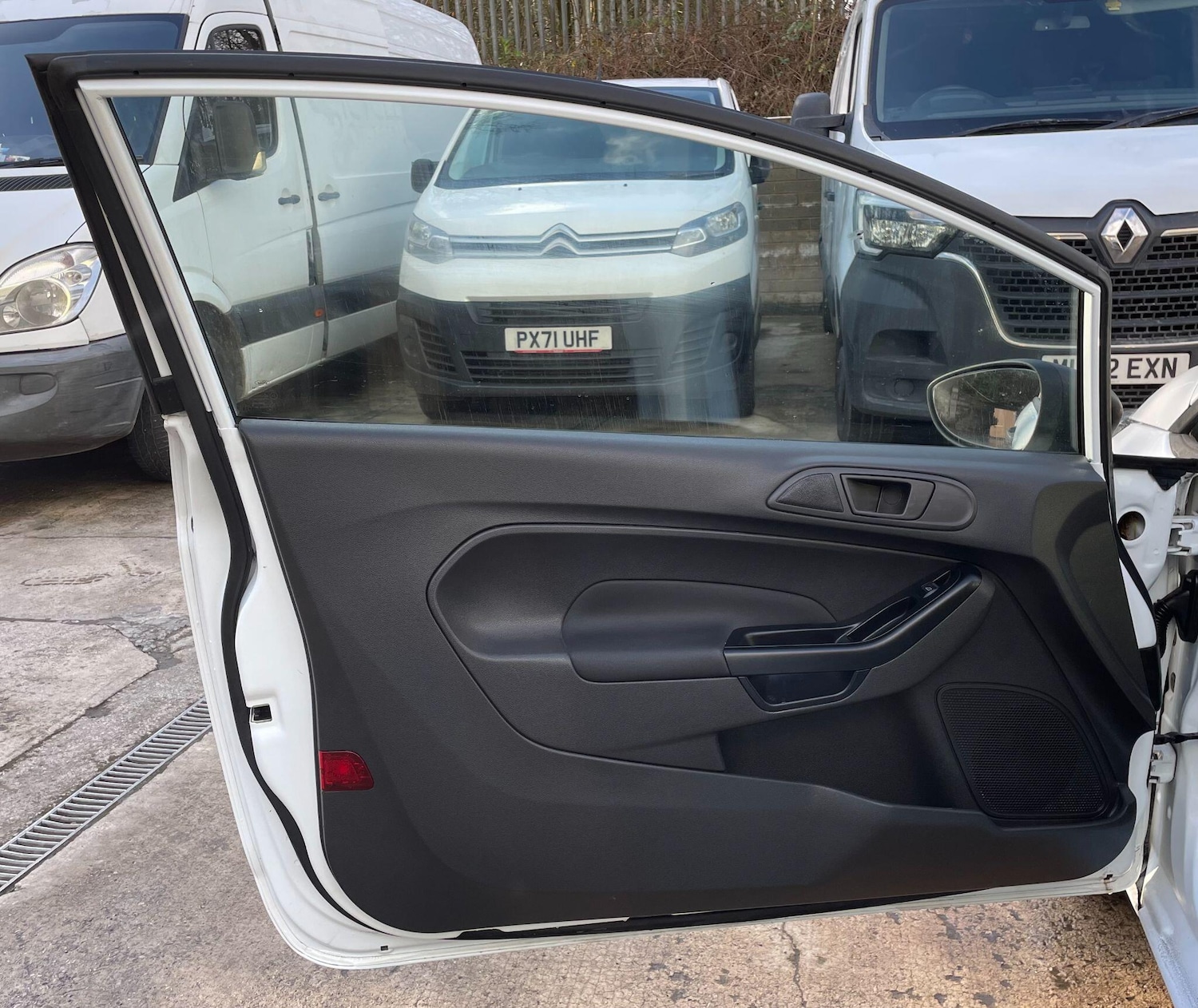 Used Ford Fiesta 2013 for sale - 78007690: Photo 32